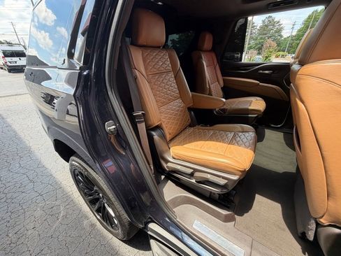 Used 2022 Cadillac Escalade Sport w/ LPO, ONYX Package RWD image 40
