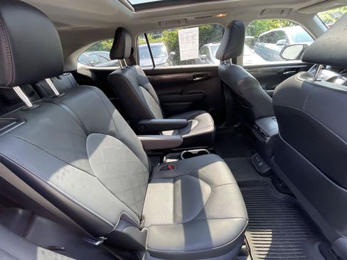 Used 2021 Toyota Highlander Platinum AWD/4WD image 23