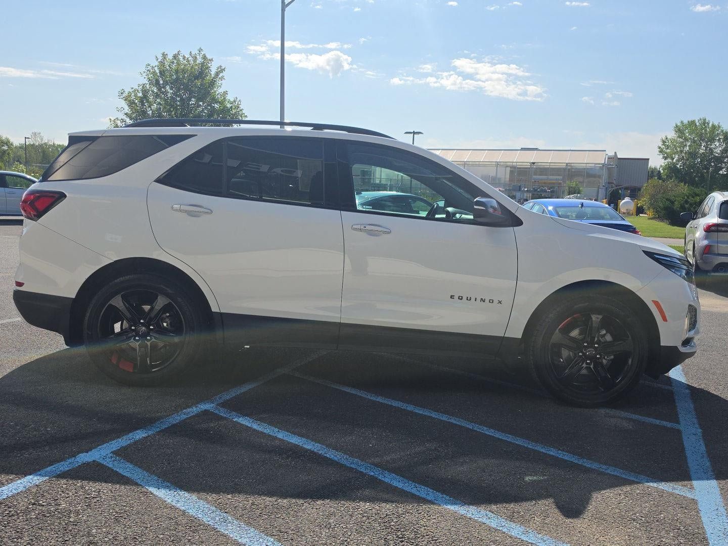Used 2022 Chevrolet Equinox Premier w/ Redline Edition AWD/4WD image 9