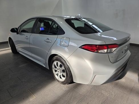 Used 2023 Toyota Corolla LE image 3