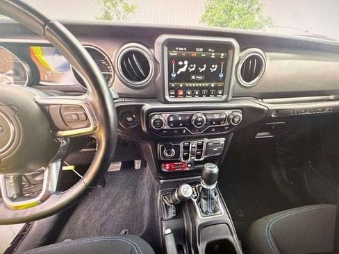 Used 2023 Jeep Wrangler Unlimited Rubicon 4xe w/ Cold Weather Group AWD/4WD image 10