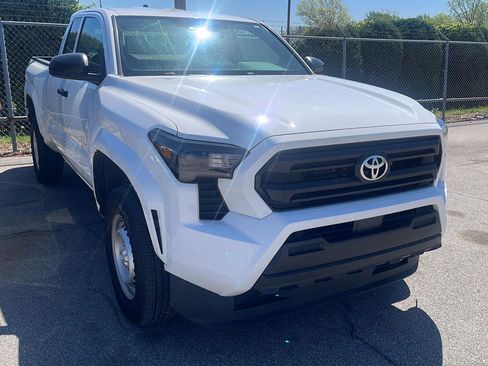Used 2025 Toyota Tacoma SR image 2