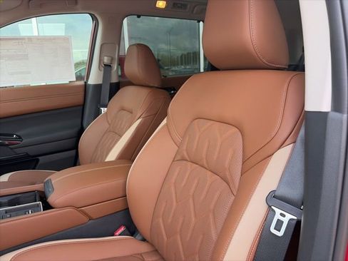 New 2026 Nissan Pathfinder Platinum FWD image 8