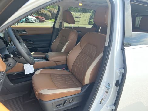 New 2026 Nissan Pathfinder Platinum FWD image 17