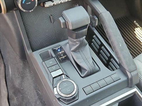 Certified 2025 Toyota Tacoma SR5 AWD/4WD image 15