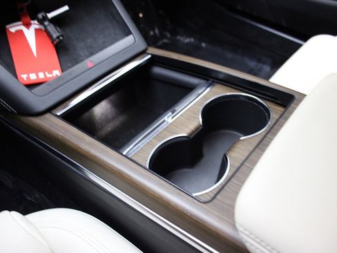 Used 2022 Tesla Model S AWD/4WD image 39