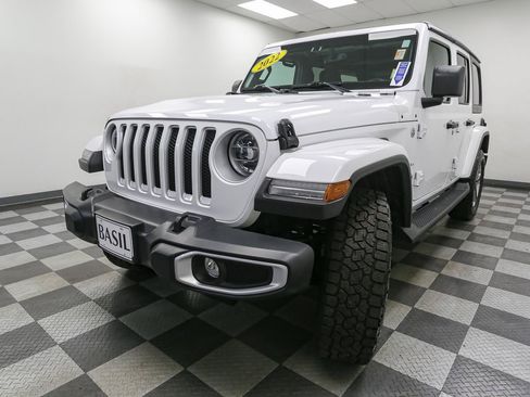 Used 2022 Jeep Wrangler Unlimited Sahara w/ LED Lighting Group AWD/4WD image 4