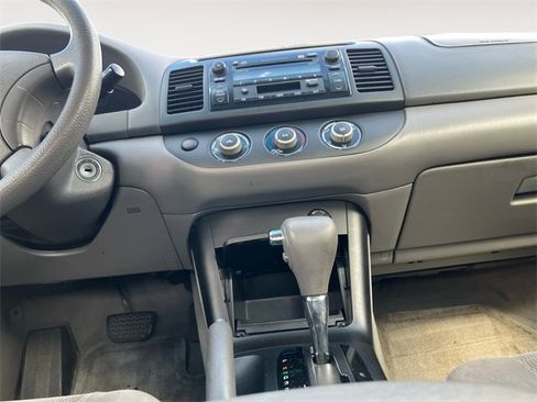 Used 2005 Toyota Camry LE image 11