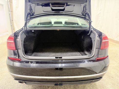 Used 2018 Volkswagen Passat 2.0T R-Line image 10