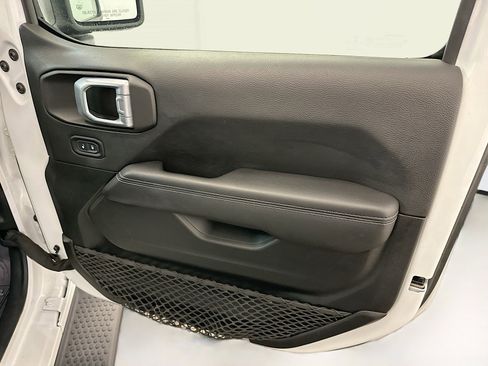 Used 2021 Jeep Wrangler Unlimited Sahara image 33