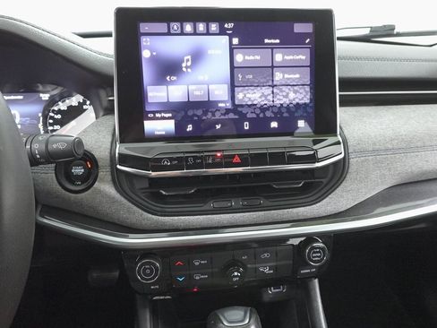 Used 2022 Jeep Compass Latitude image 16