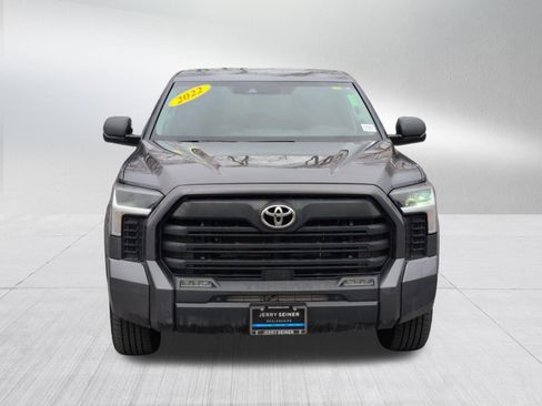 Used 2022 Toyota Tundra SR5 w/ SR5 Convenience Package image 9