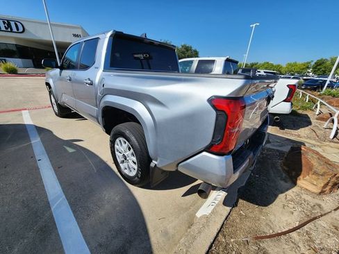 Used 2025 Toyota Tacoma SR5 AWD/4WD image 7