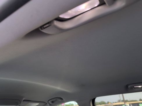 Used 2024 GMC Terrain SLE FWD image 31