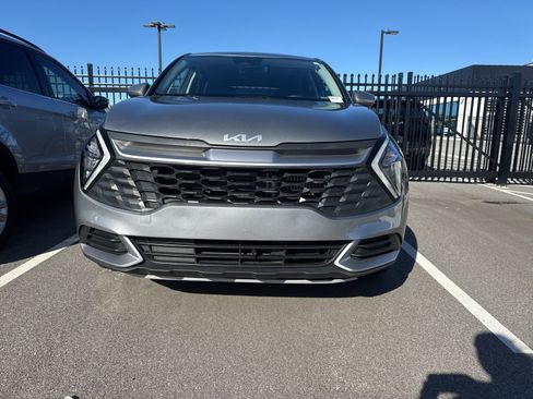 Used 2023 Kia Sportage LX image 2