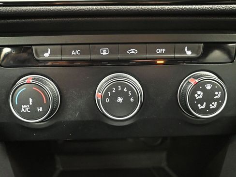 Used 2022 Volkswagen Taos SE image 20