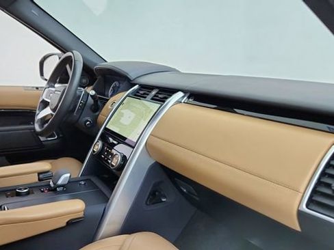 Used 2023 Land Rover Discovery S R-Dynamic image 19