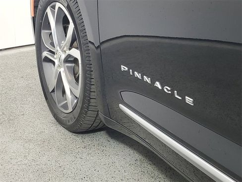 Used 2023 Chrysler Pacifica Pinnacle w/ Trailer Tow Group image 8