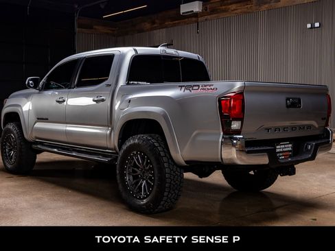 Used 2021 Toyota Tacoma SR5 RWD image 6