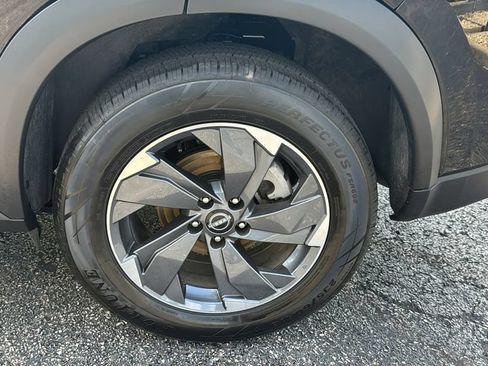 Used 2025 Nissan Rogue SV FWD image 9