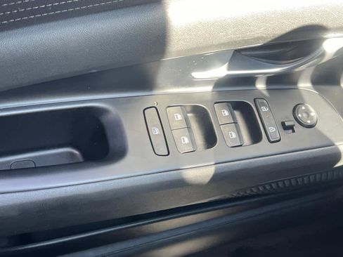 Used 2025 Hyundai Elantra SE image 22