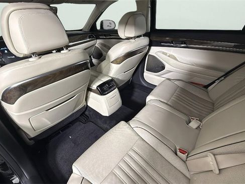 Used 2018 Genesis G90 3.3T Premium image 28