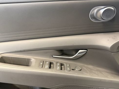 Certified 2024 Hyundai Elantra SEL FWD image 18