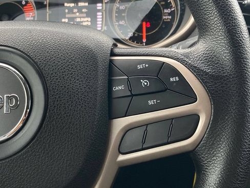 Used 2017 Jeep Cherokee Sport FWD image 18