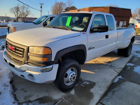 Used 2006 GMC Sierra 3500 W/T w/ Heavy-Duty Power Package image 5