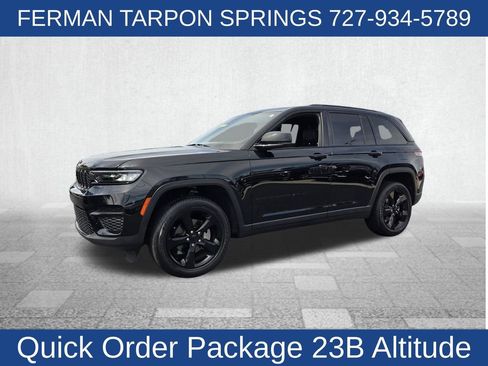 Used 2023 Jeep Grand Cherokee Altitude AWD/4WD image 6
