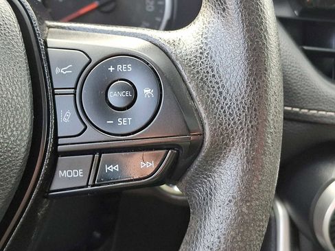 Used 2021 Toyota RAV4 XLE w/ Convenience Package image 24