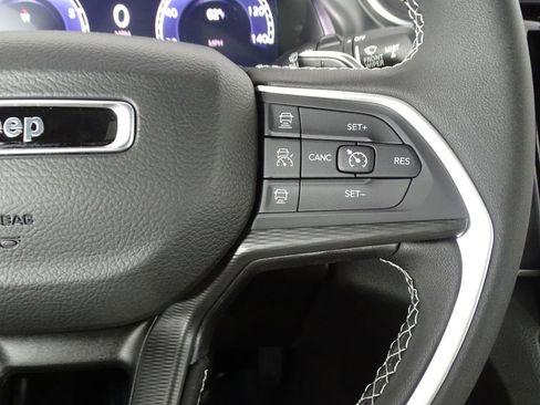 New 2025 Jeep Grand Cherokee L Laredo image 27