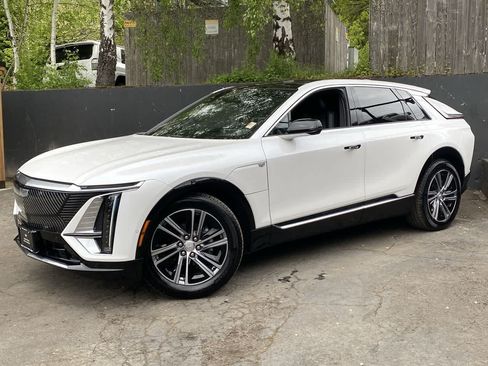 Used 2025 Cadillac Lyriq Luxury AWD/4WD image 1