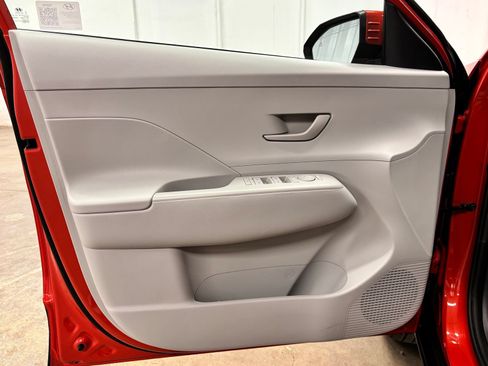Certified 2024 Hyundai Kona SE AWD/4WD image 17