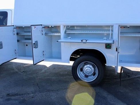 New 2024 RAM 5500 Tradesman w/ Chrome Appearance Group image 7