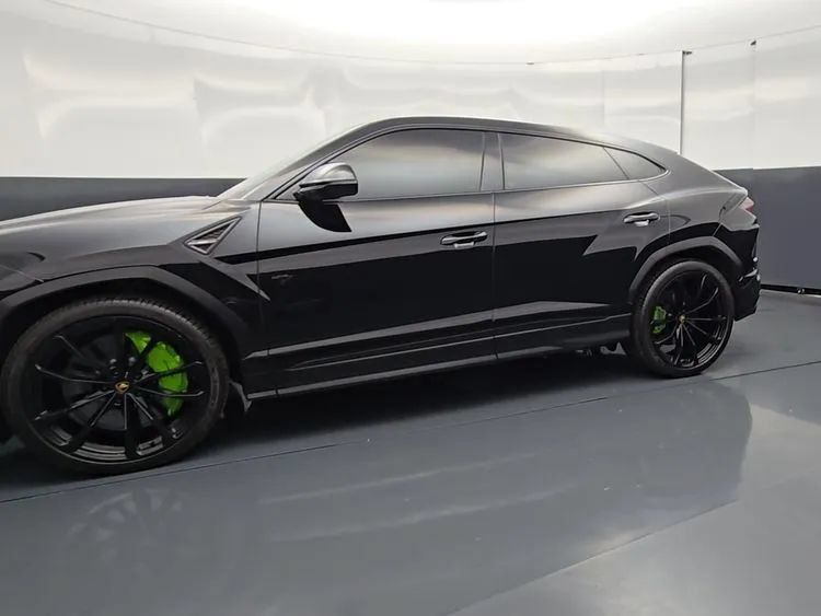 Used 2022 Lamborghini Urus AWD/4WD image 3