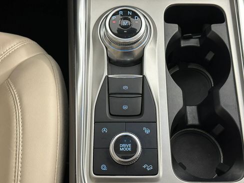Used 2020 Ford Explorer Platinum w/ Premium Technology Package AWD/4WD image 36