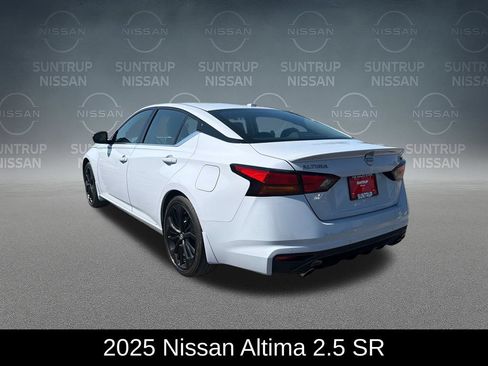Used 2025 Nissan Altima 2.5 SR FWD image 3