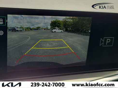 Certified 2025 Kia Sorento LX FWD image 29