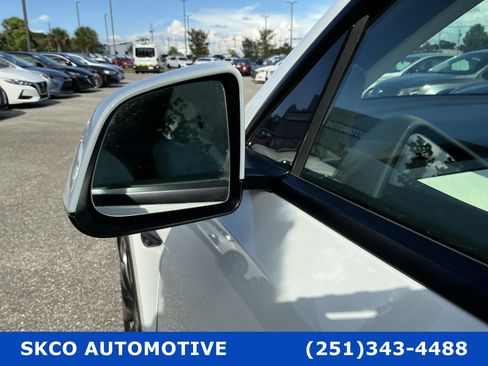Used 2022 Tesla Model Y Performance AWD/4WD image 10