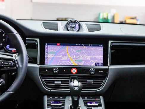 Certified 2025 Porsche Macan Turbo image 16