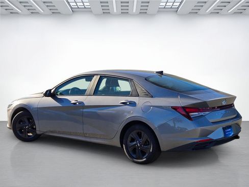 Certified 2022 Hyundai Elantra SEL w/ Convenience Package FWD image 6