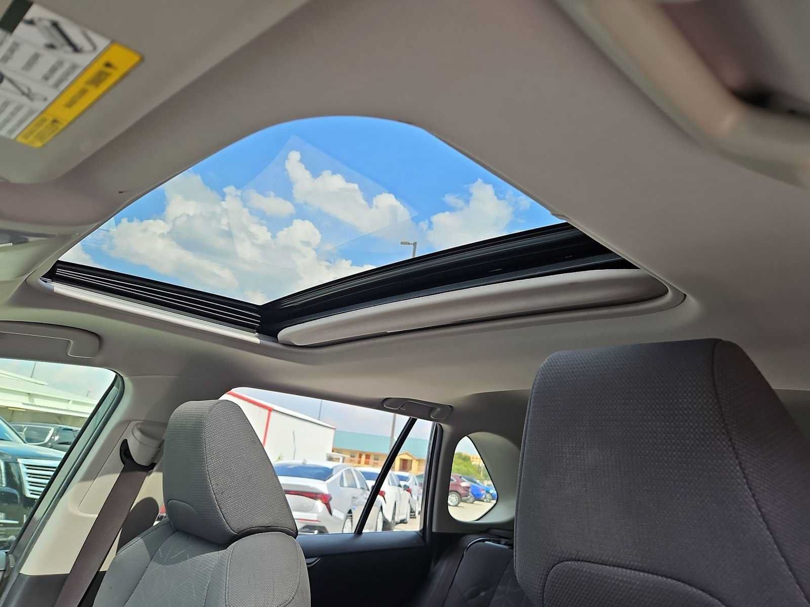 Used 2019 Toyota RAV4 XLE w/ Convenience Package FWD image 15