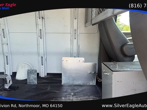 Used 2014 Chevrolet Express 2500 Extended RWD image 11