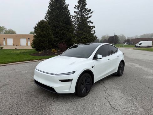 Used 2026 Tesla Model Y Long Range AWD/4WD image 1