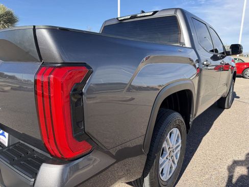 Used 2022 Toyota Tundra SR5 w/ SR5 Premium Package image 17