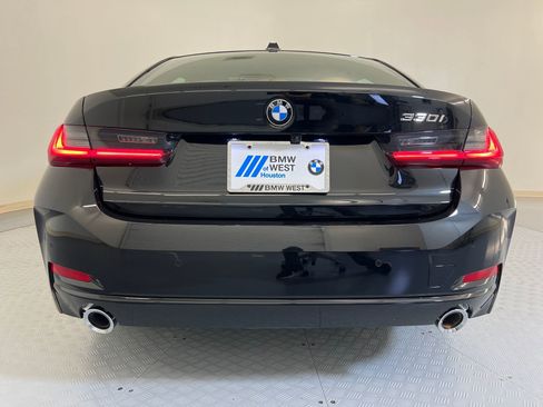 Used 2025 BMW 330i Sedan w/ Premium Package RWD image 9