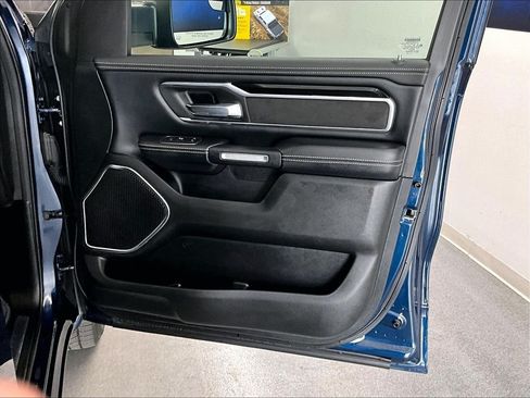 Used 2019 RAM 1500 Laramie AWD/4WD image 12