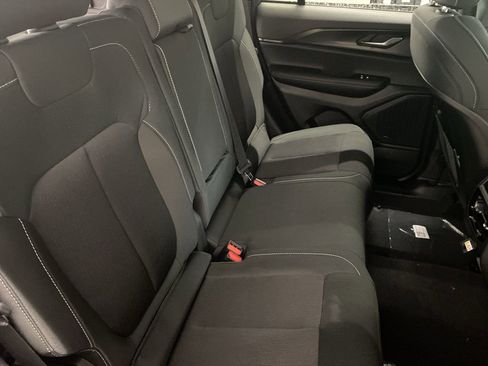 New 2025 Jeep Grand Cherokee Laredo w/ Luxury Tech Group I image 12