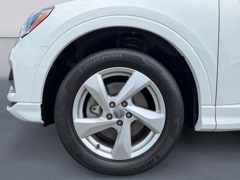 Used 2019 Audi Q3 2.0T Premium w/ Convenience Package AWD/4WD image 9
